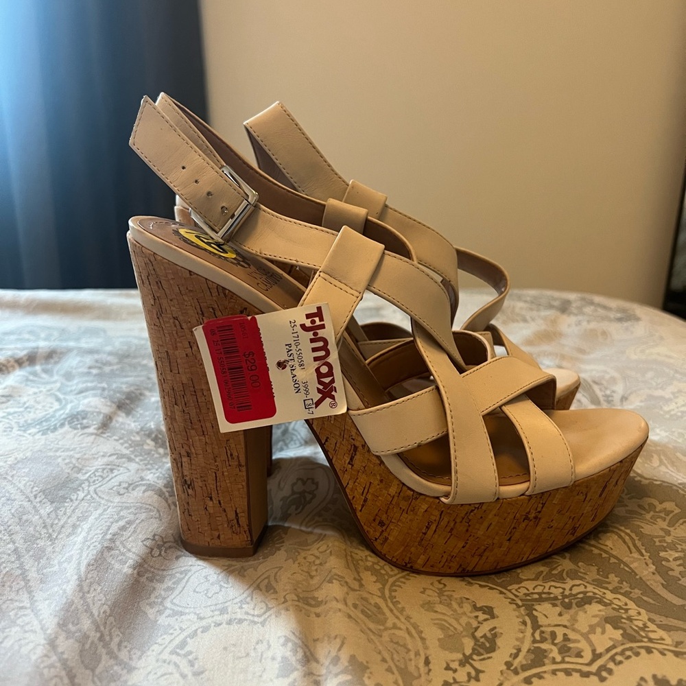 NWT Vince Camuto Platform Heels